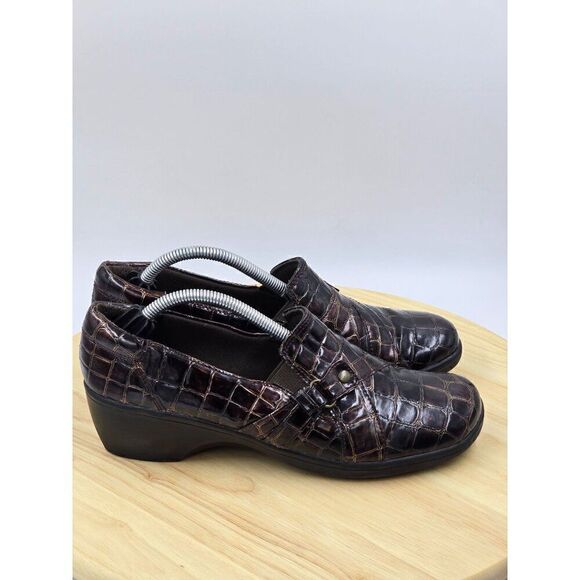 Clarks womens bendable brown croc embossed loafers size 7.5M - Picture 1 of 8